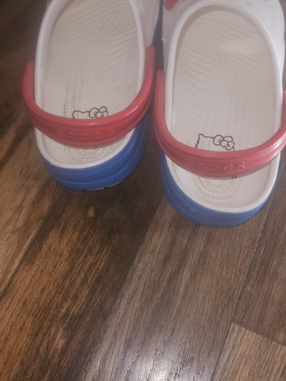 Hello Kitty Crocs Women's 10 - Picture 7 of 7